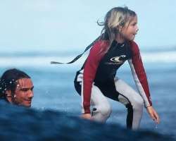 She is also a good surfer, the skill which she learned from her father Tony Ray, who is a popular surfer in Australia.